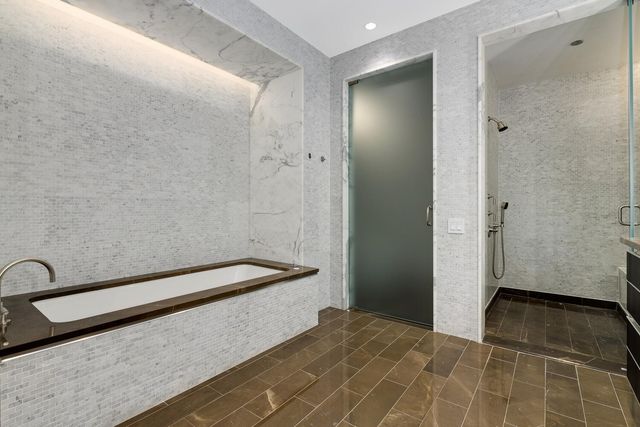 77 E WALTON Street 24A, Chicago, IL 60611