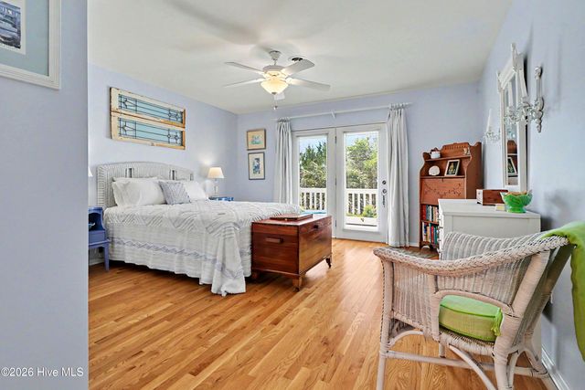 301 22nd Place E, Oak Island, NC 28465