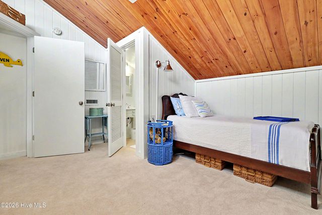 301 22nd Place E, Oak Island, NC 28465