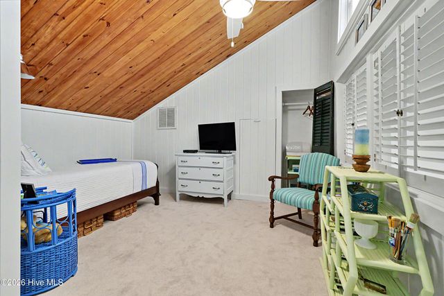 301 22nd Place E, Oak Island, NC 28465