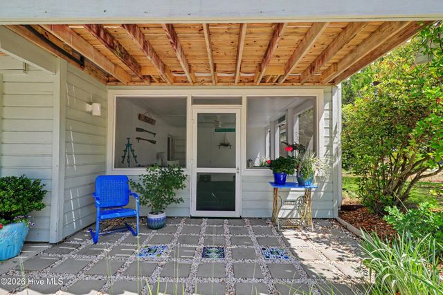 301 22nd Place E, Oak Island, NC 28465
