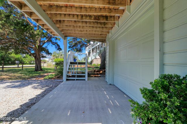 301 22nd Place E, Oak Island, NC 28465