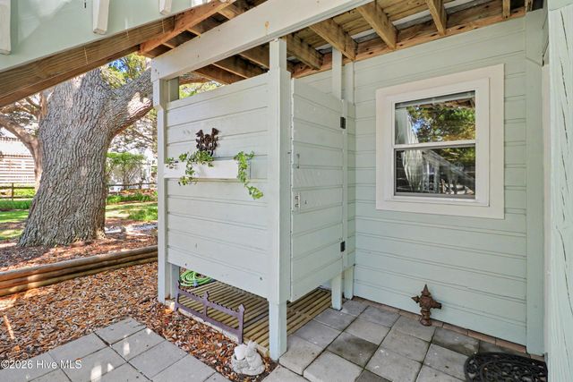 301 22nd Place E, Oak Island, NC 28465