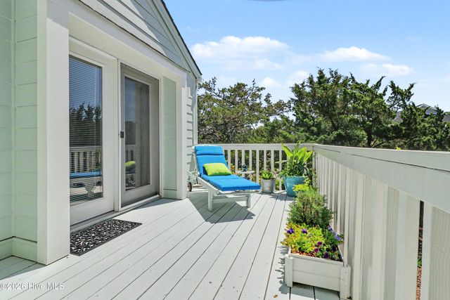 301 22nd Place E, Oak Island, NC 28465
