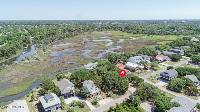 301 22nd Place E, Oak Island, NC 28465