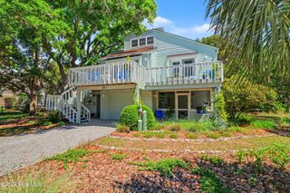 301 22nd Place E, Oak Island, NC 28465