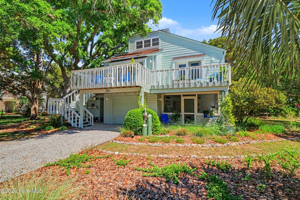 301 22nd Place E, Oak Island, NC 28465