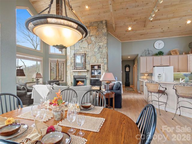 2163 Mountain Air Drive, Burnsville, NC 28714