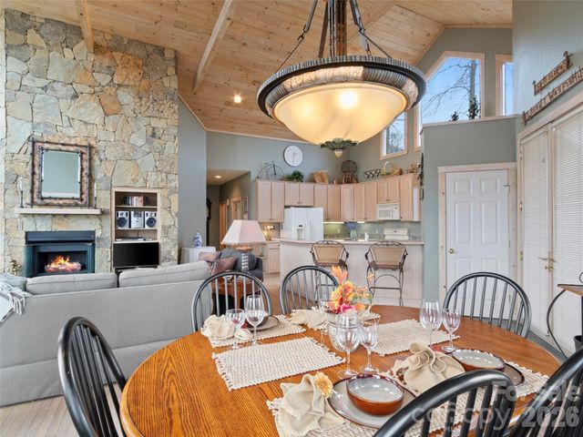2163 Mountain Air Drive, Burnsville, NC 28714