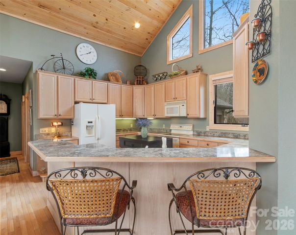 2163 Mountain Air Drive, Burnsville, NC 28714