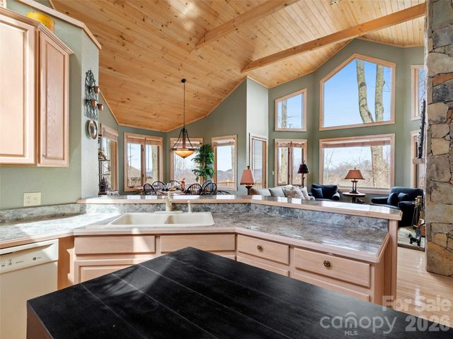 2163 Mountain Air Drive, Burnsville, NC 28714