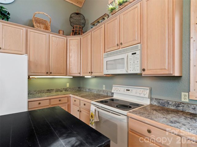 2163 Mountain Air Drive, Burnsville, NC 28714