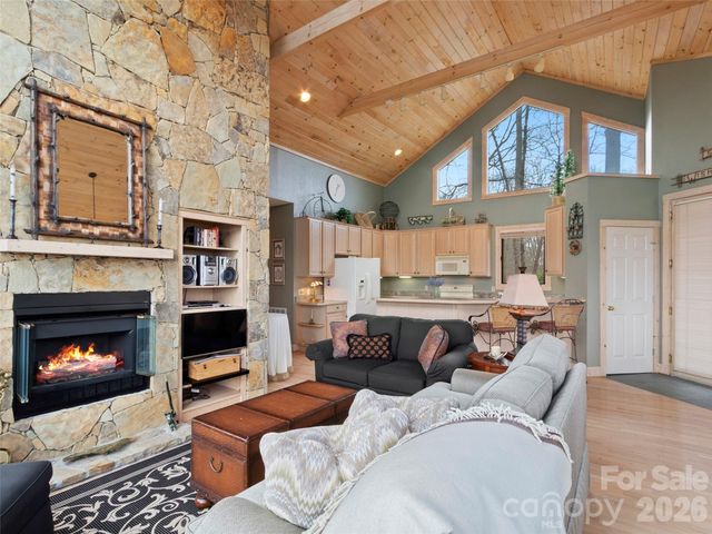 2163 Mountain Air Drive, Burnsville, NC 28714