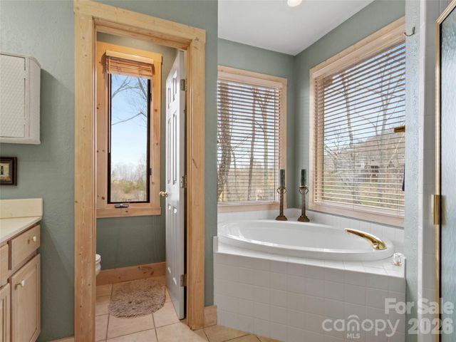 2163 Mountain Air Drive, Burnsville, NC 28714