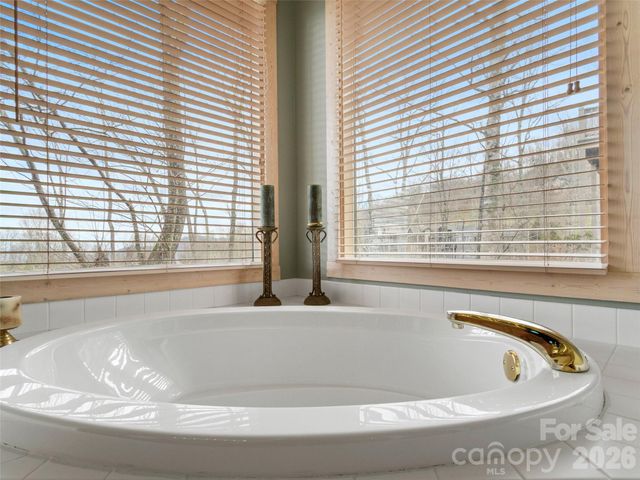 2163 Mountain Air Drive, Burnsville, NC 28714