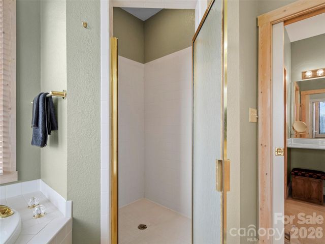 2163 Mountain Air Drive, Burnsville, NC 28714