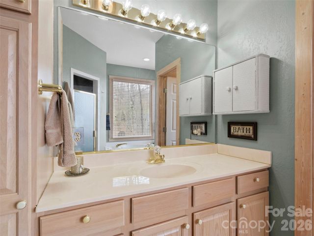 2163 Mountain Air Drive, Burnsville, NC 28714