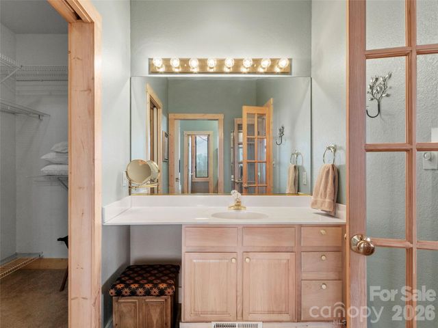 2163 Mountain Air Drive, Burnsville, NC 28714