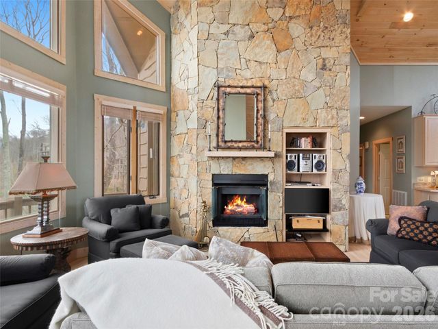 2163 Mountain Air Drive, Burnsville, NC 28714