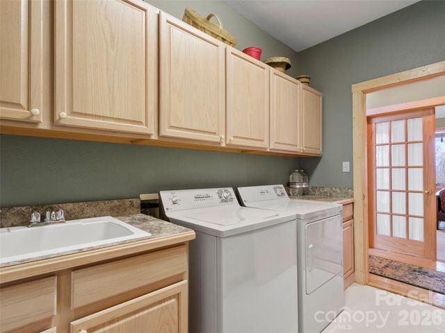 2163 Mountain Air Drive, Burnsville, NC 28714