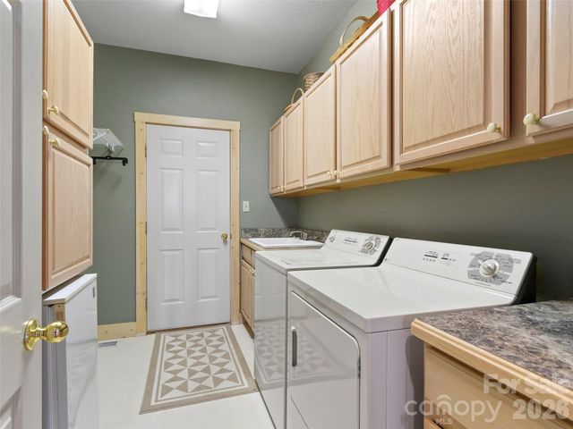 2163 Mountain Air Drive, Burnsville, NC 28714