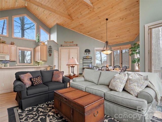 2163 Mountain Air Drive, Burnsville, NC 28714