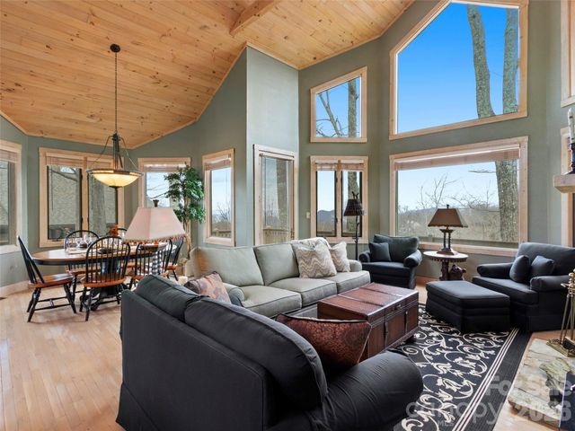 2163 Mountain Air Drive, Burnsville, NC 28714