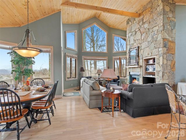 2163 Mountain Air Drive, Burnsville, NC 28714