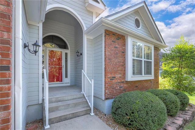 3013 S Redwood Drive, Independence, MO 64057