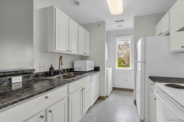 806 Brandon Avenue, Pontiac, MI 48340