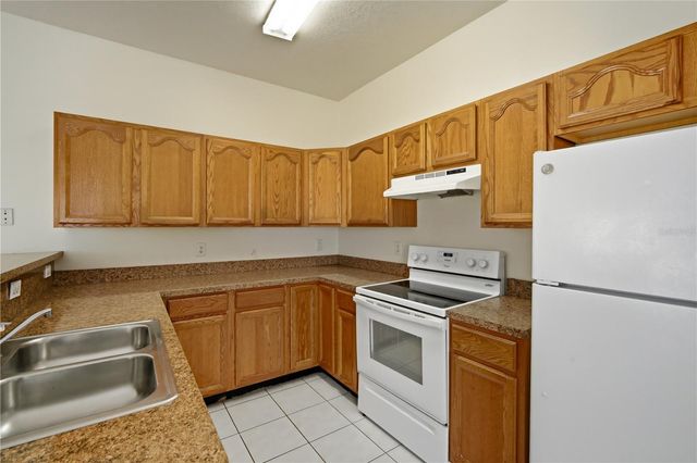 5002 BEECHCRAFT WAY, Seffner, FL 33584