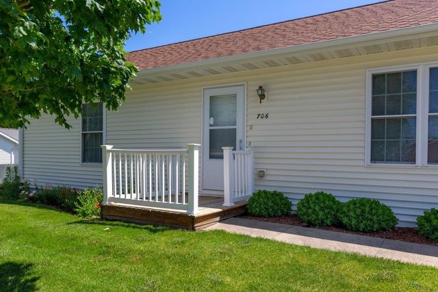 706 5th St., Parkersburg, IA 50665