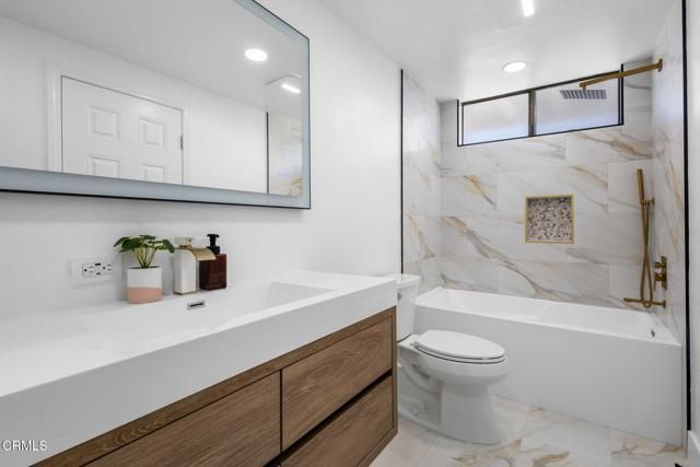 3960 W Hemlock Street, Oxnard, CA 93035