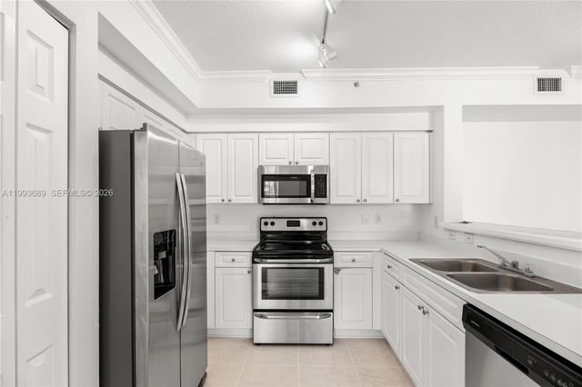 6851 SW 44th St 305, Miami, FL 33155