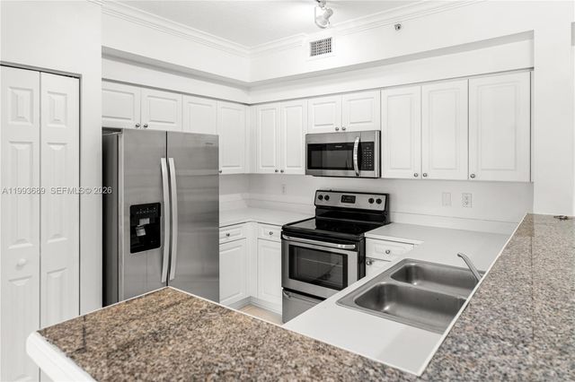 6851 SW 44th St 305, Miami, FL 33155