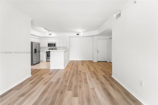 6851 SW 44th St 305, Miami, FL 33155