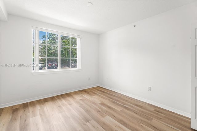 6851 SW 44th St 305, Miami, FL 33155