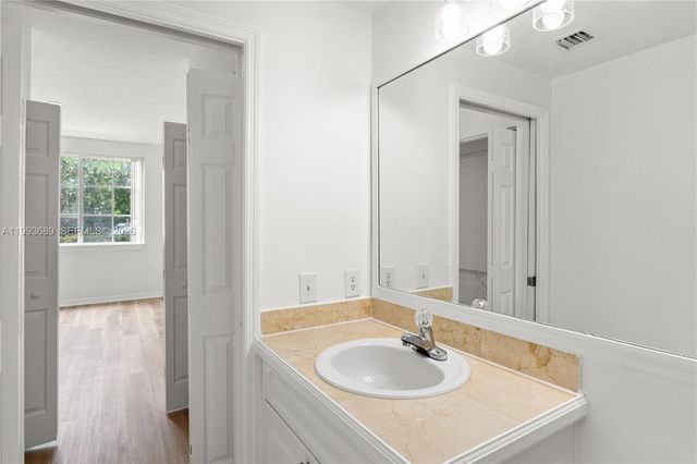 6851 SW 44th St 305, Miami, FL 33155