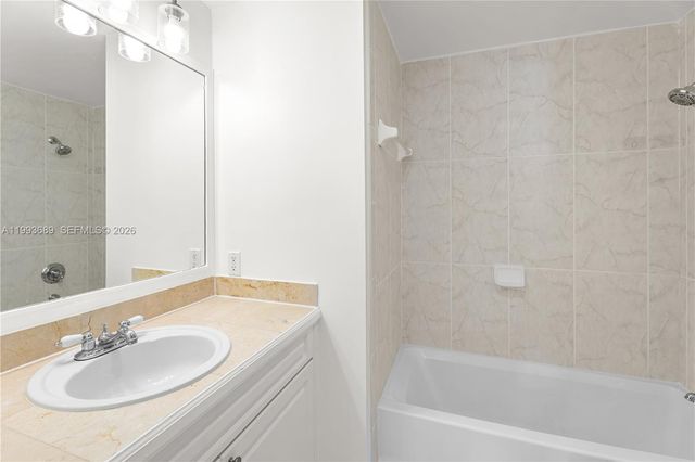 6851 SW 44th St 305, Miami, FL 33155