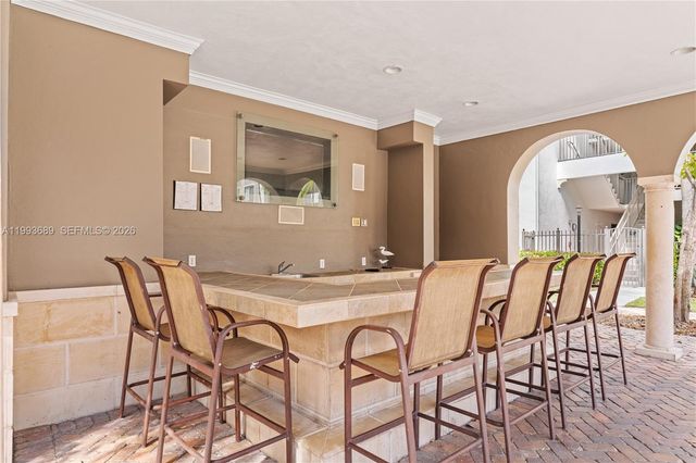 6851 SW 44th St 305, Miami, FL 33155