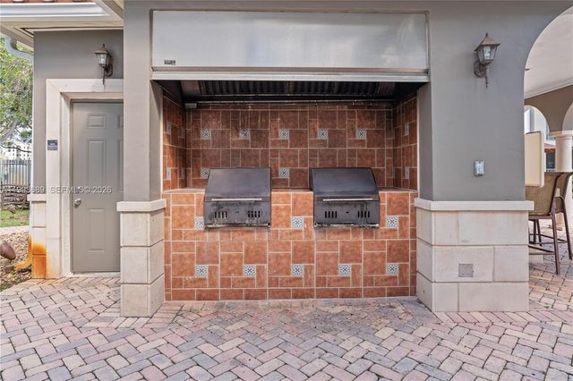 6851 SW 44th St 305, Miami, FL 33155