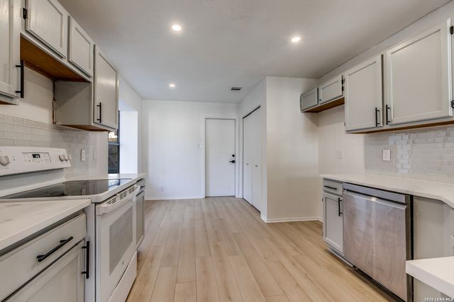 6303 Scrub Jay, San Antonio, TX 78240