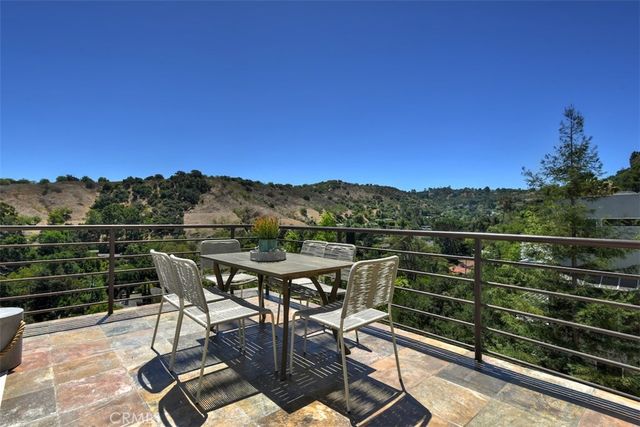 15059 Rayneta Drive, Sherman Oaks, CA 91403