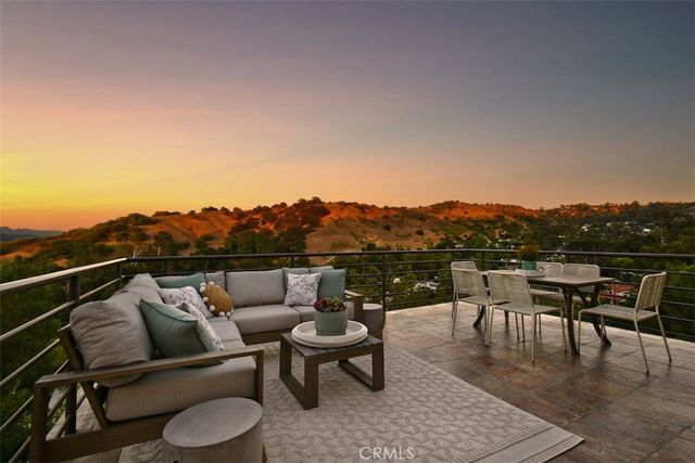 15059 Rayneta Drive, Sherman Oaks, CA 91403