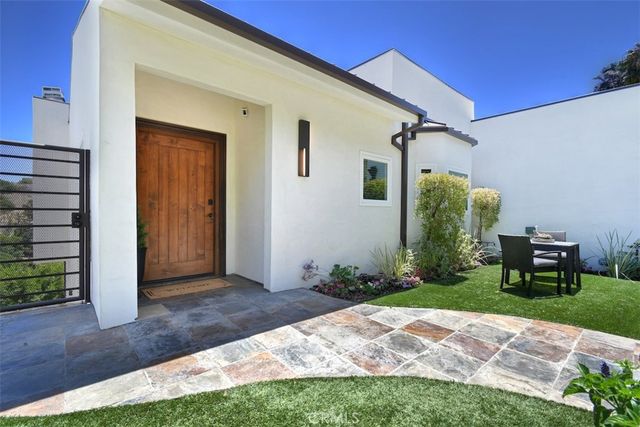 15059 Rayneta Drive, Sherman Oaks, CA 91403