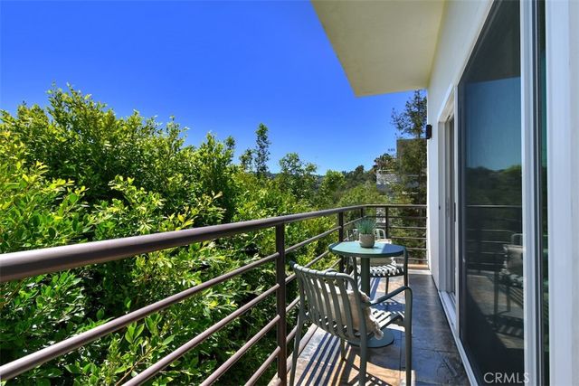 15059 Rayneta Drive, Sherman Oaks, CA 91403