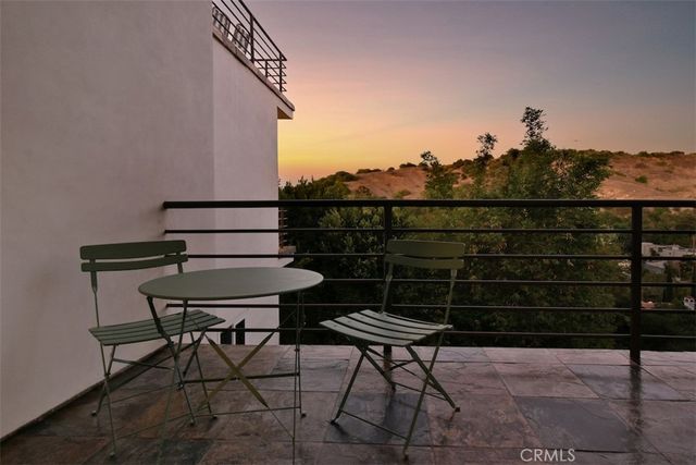 15059 Rayneta Drive, Sherman Oaks, CA 91403