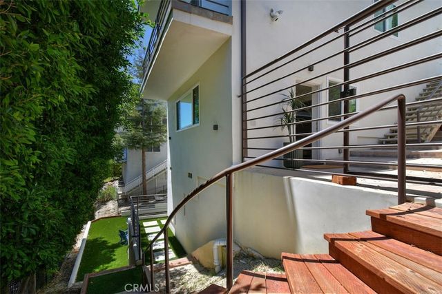 15059 Rayneta Drive, Sherman Oaks, CA 91403