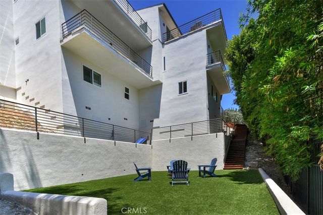 15059 Rayneta Drive, Sherman Oaks, CA 91403
