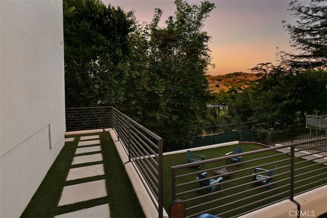 15059 Rayneta Drive, Sherman Oaks, CA 91403